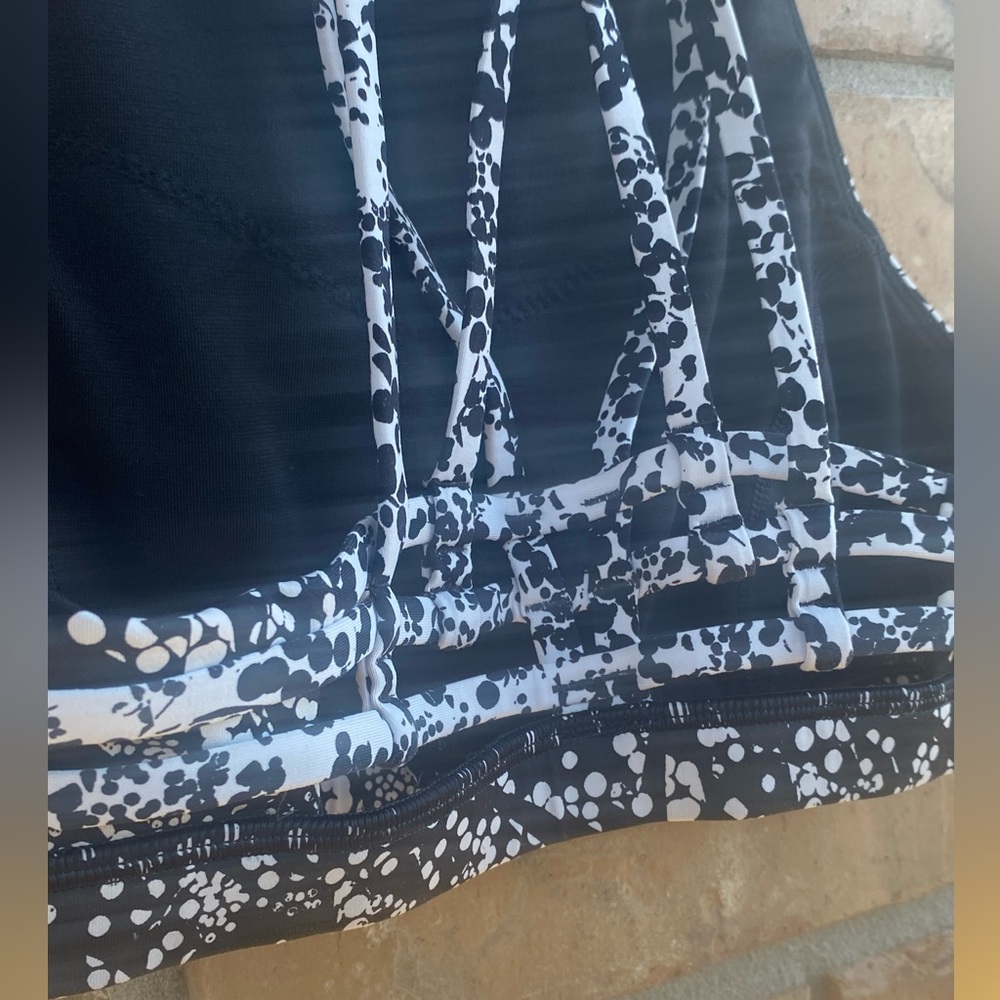 Lululemon Slide With Me Bra in Chirasu Black / Chirakasu Alpine White ~ 6 - Picture 10 of 11